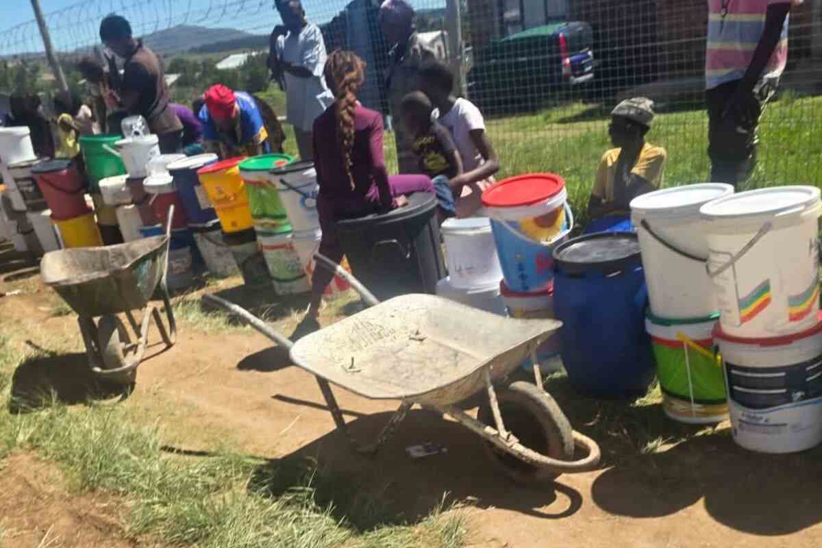 Residents queue from 5am as Dordrecht township runs dry