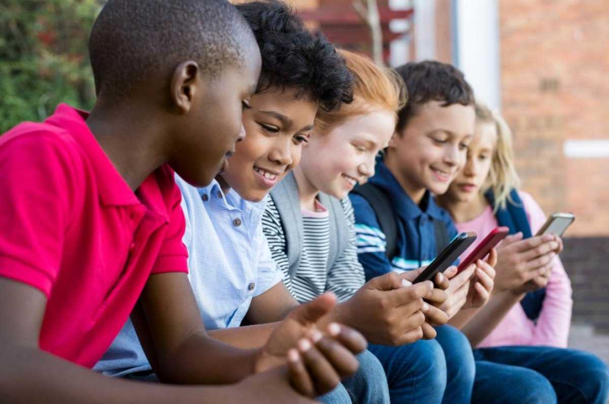Should Social Media Be Banned for Kids Under 16 in South Africa?