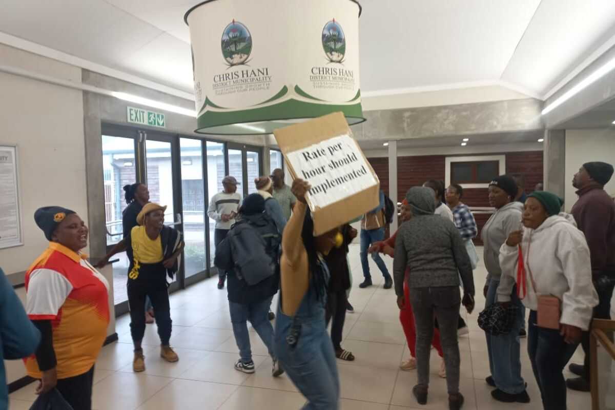 Security and Cleaners Protest Unpaid Salaries at CHDM