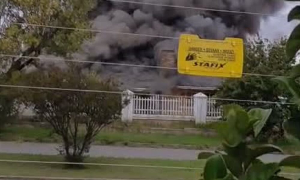 Emergency Teams Respond to House Fire in Komani