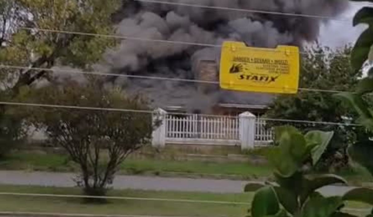 Emergency Teams Respond to House Fire in Komani